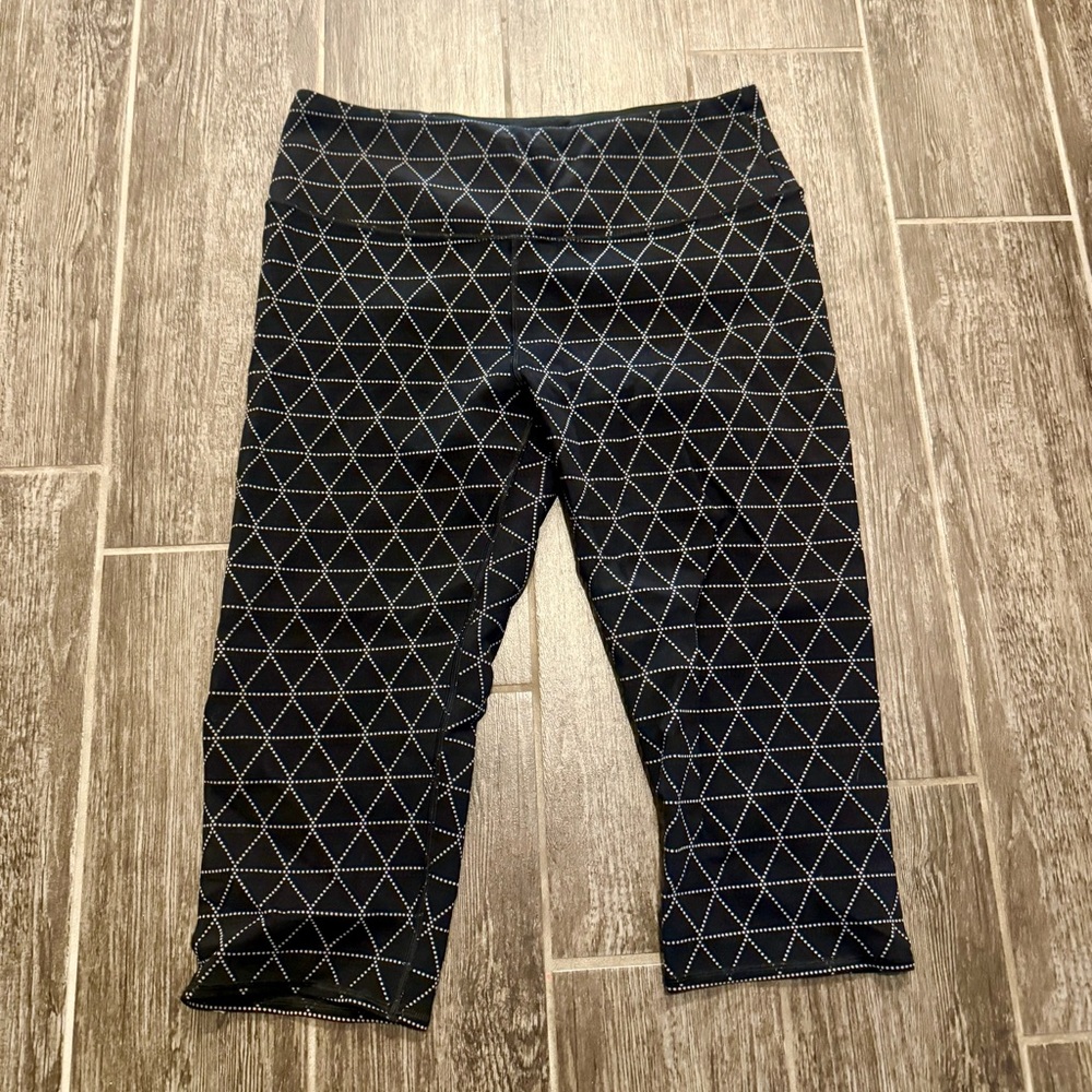 Size large Victoria Secret knockout leggings!…